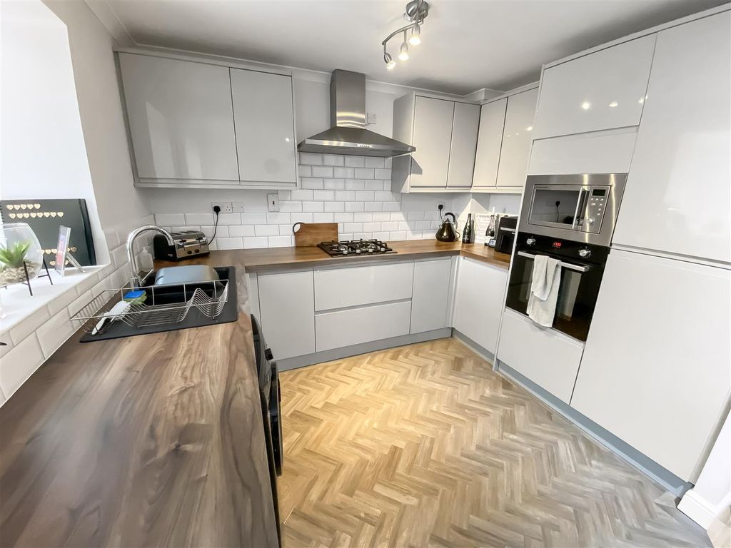 Property photo 2 of 17 Kitchen/Dining Room