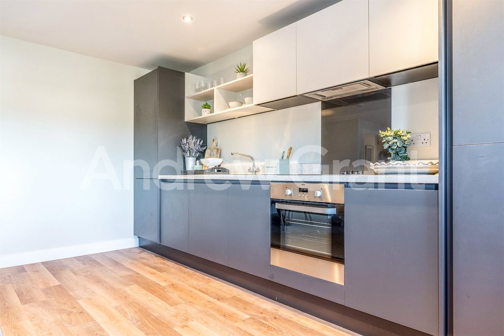 Additional image 5 of 2 bed flat to rentOrchard House, 2 Victoria Square, Droitwich WR9