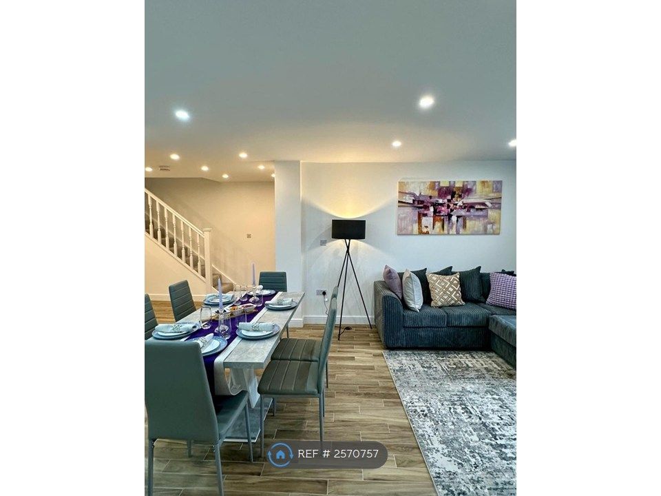 Property photo 2 of 35