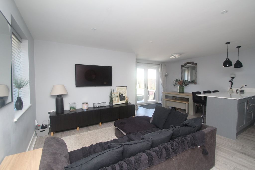 Property photo 2 of 15 Picture No. 04