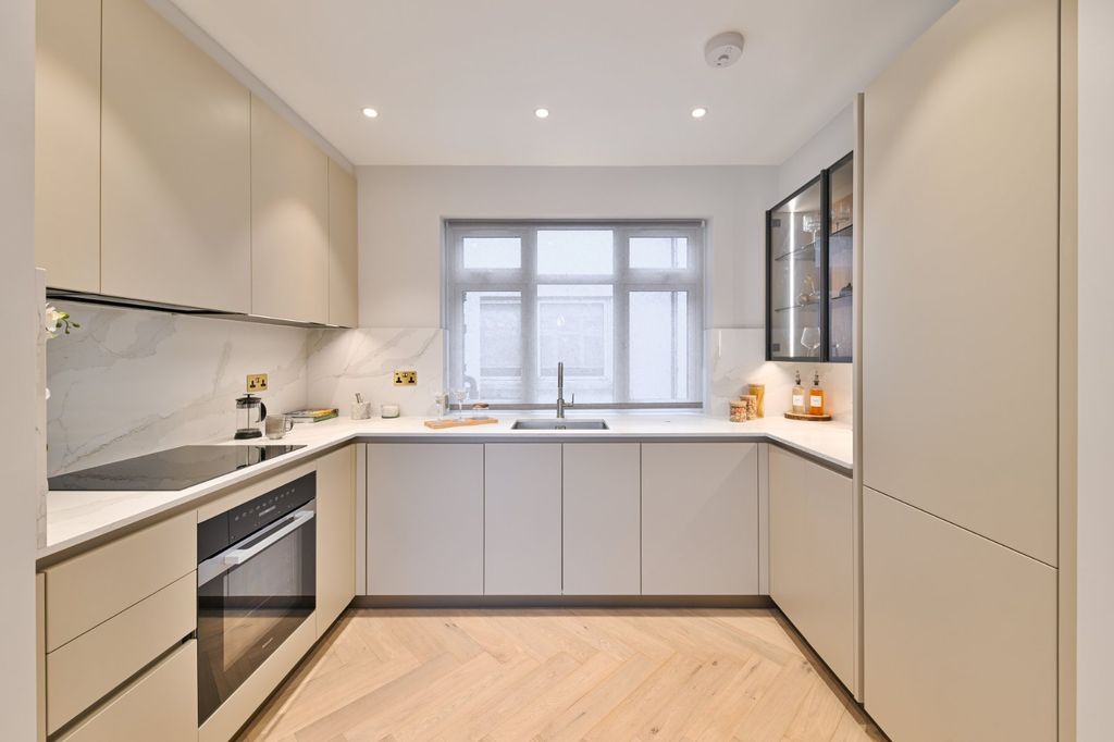 Property photo 2 of 17 Picture No. 09