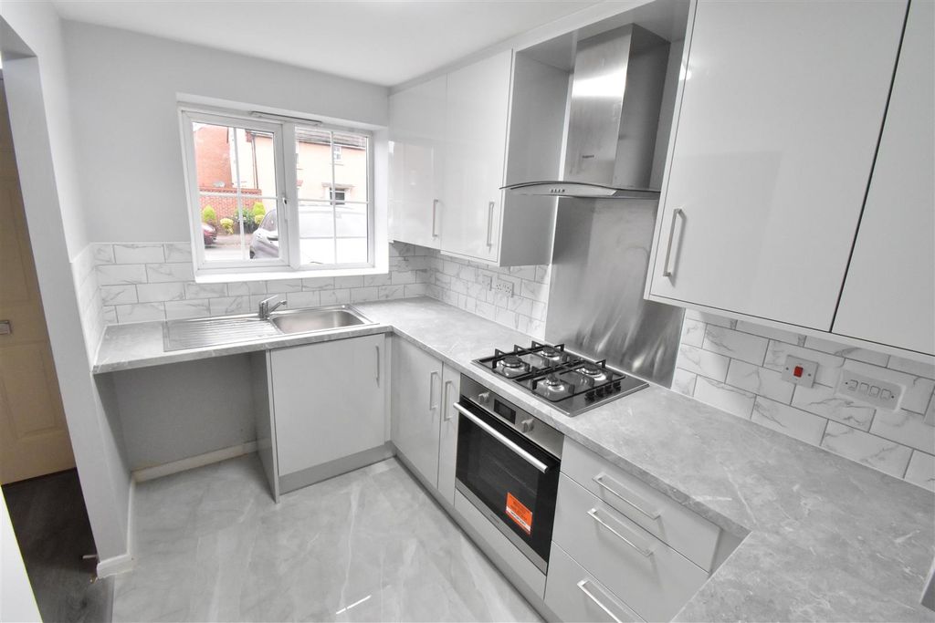 Property photo 3 of 15 Kitchen.Jpg