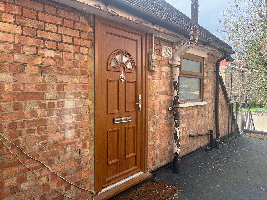 Property photo 1 of 7 Photo 7