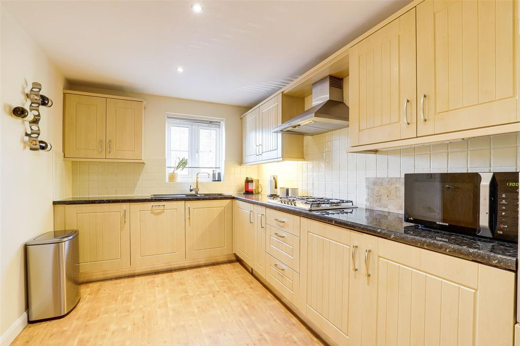 Property photo 2 of 23