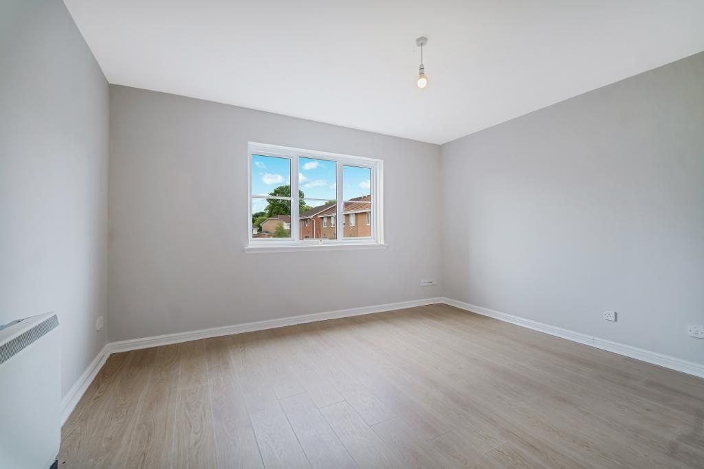 Property photo 2 of 19 Living/ Dining Area