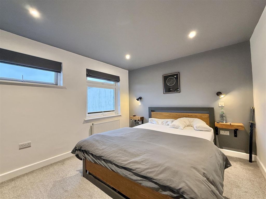 Property photo 3 of 18 Bedroom 1.Jpg