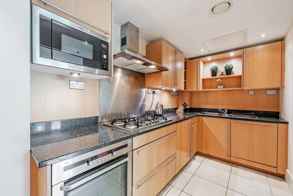 Property photo 2 of 15 Kitchen