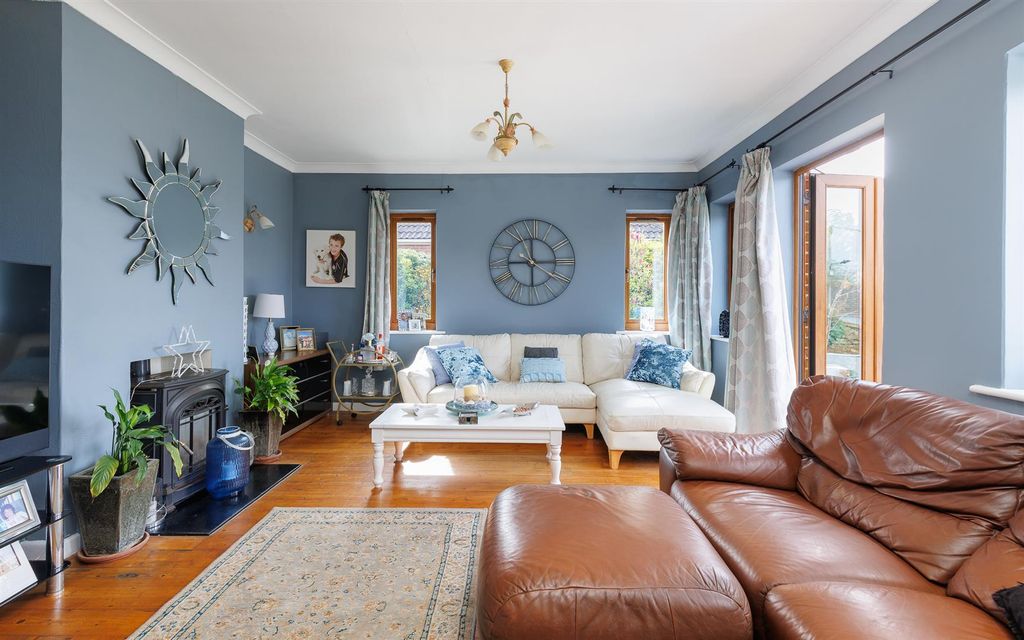 Property photo 3 of 27