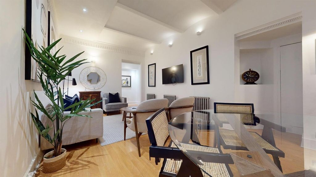 Property photo 3 of 34 Flat 1 167 Crreception4.Jpg