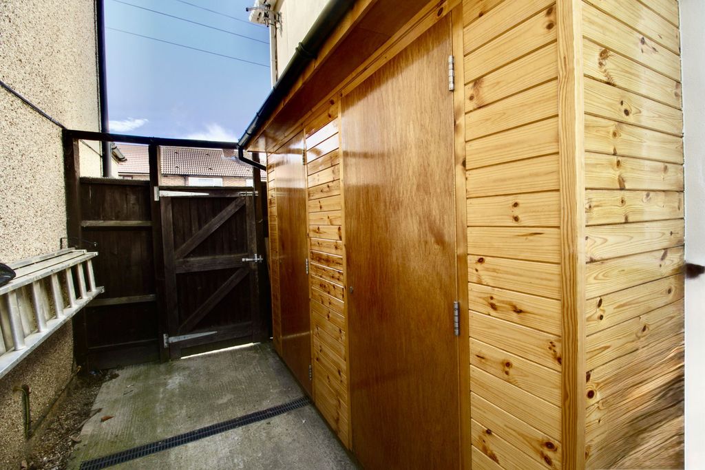 Property photo 3 of 22
