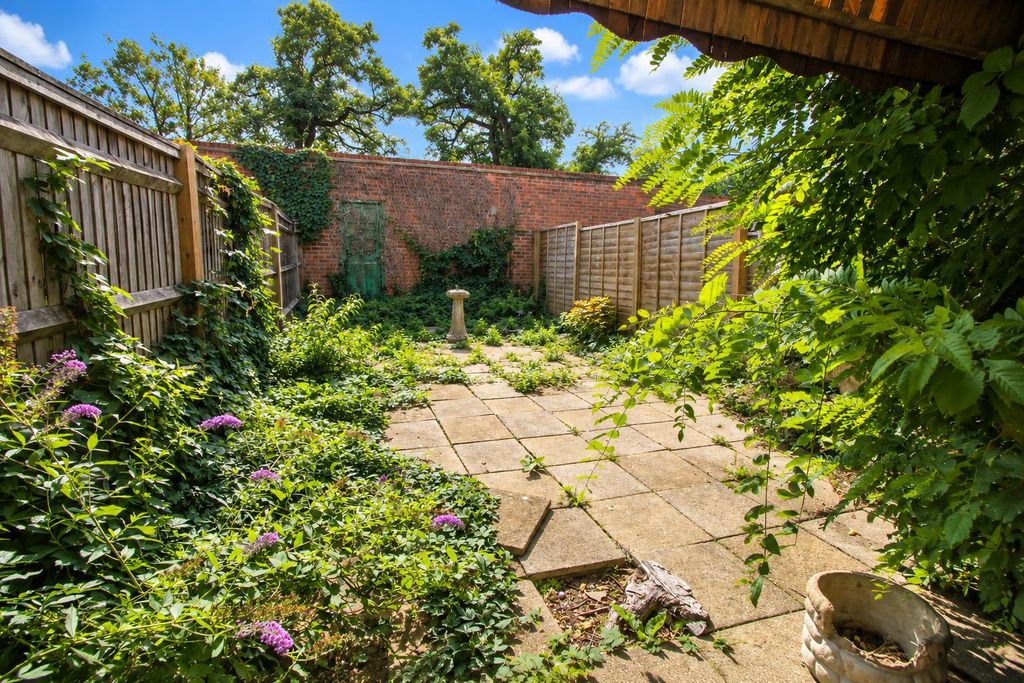Property photo 2 of 10 Garden.Png