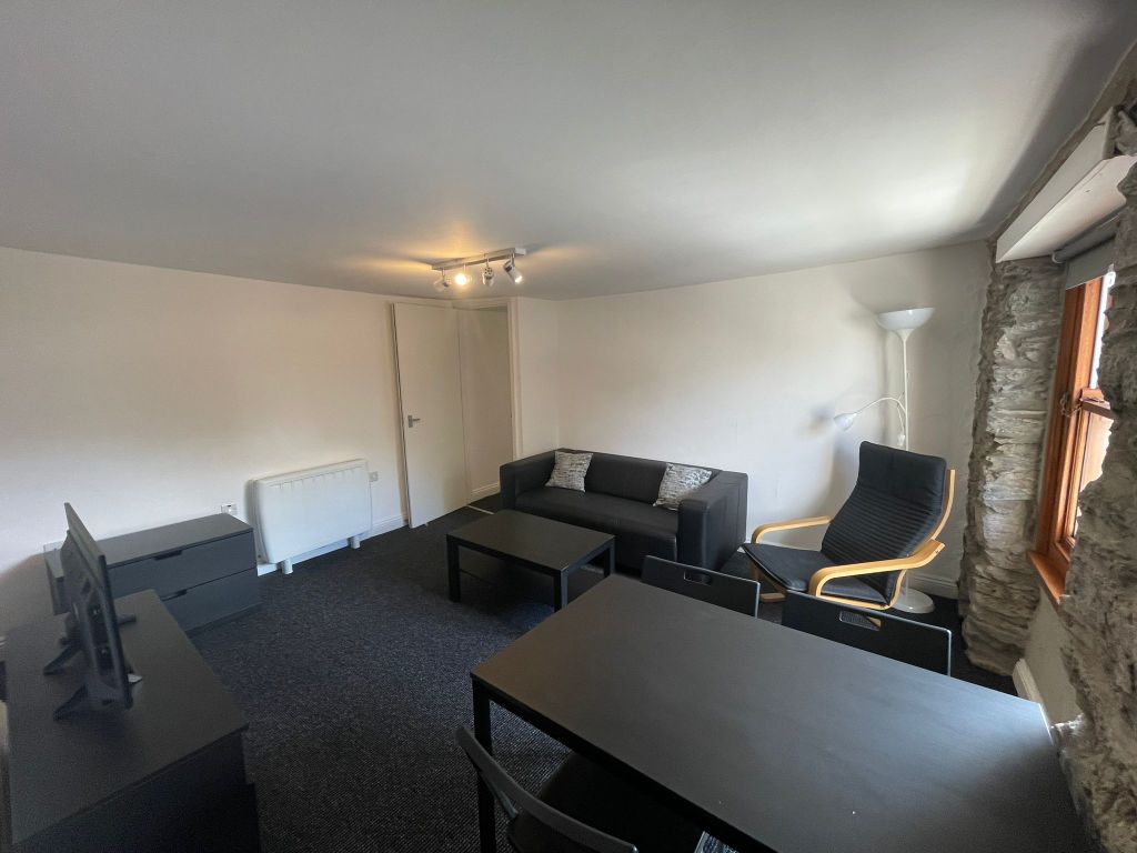 Property photo 2 of 8 c300d921-3E63-4E2B-8821-Abea3Adaa2Ac