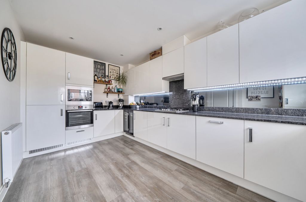 Property photo 3 of 20 1410596-20-698B4c...