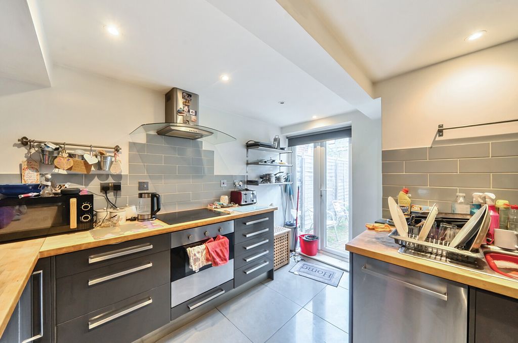 Property photo 2 of 10 1339837-15-689Cb6...