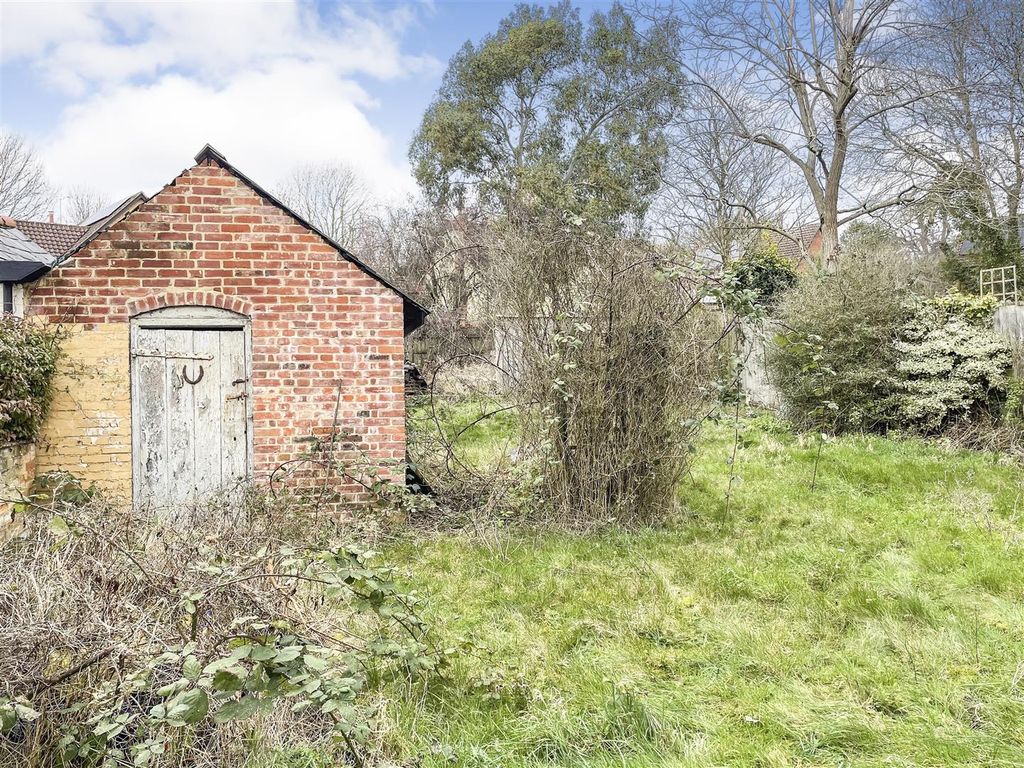 Property photo 2 of 12