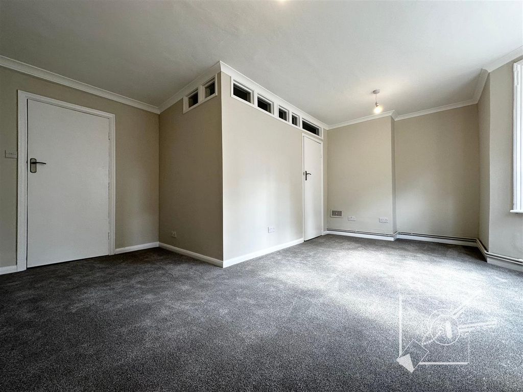 Property photo 3 of 10 Living Room