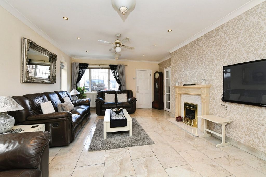 Property photo 3 of 19