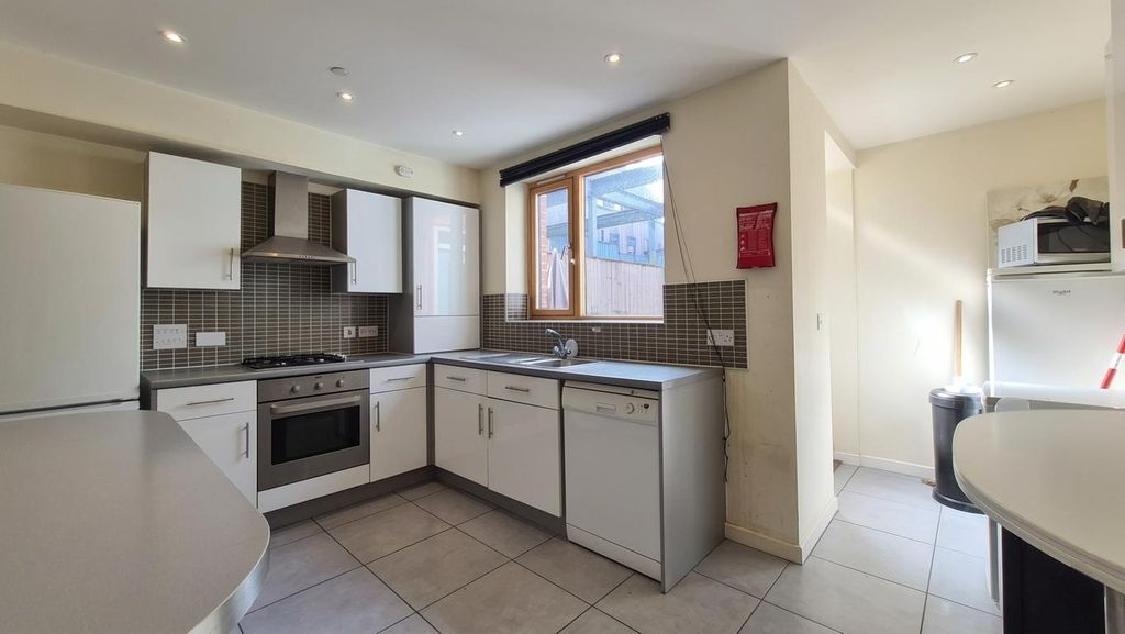 Property photo 2 of 22 Kitchen