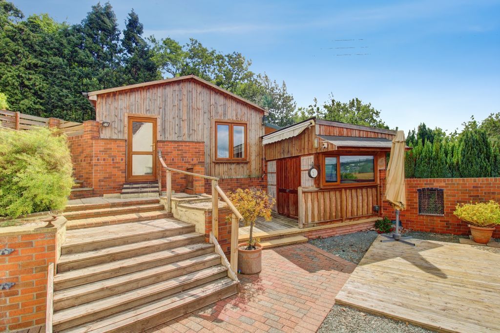 Property photo 3 of 37 Games & Barbecue Rooms