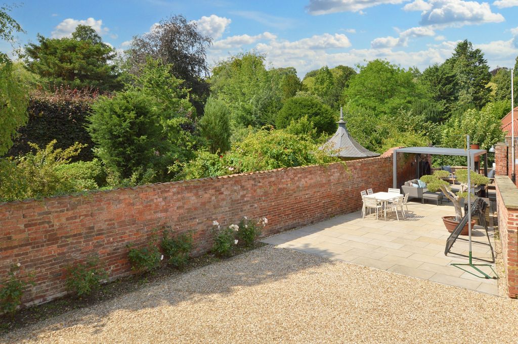 Property photo 3 of 33