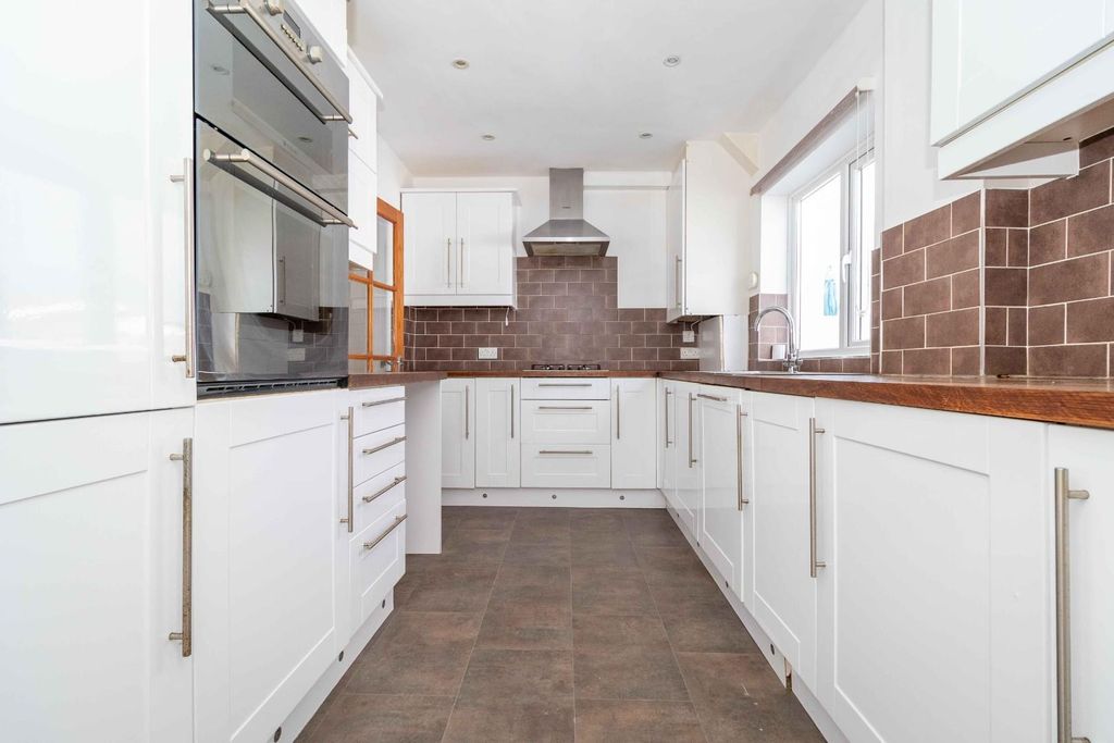 Property photo 2 of 16 Brightonrd-6.Jpg