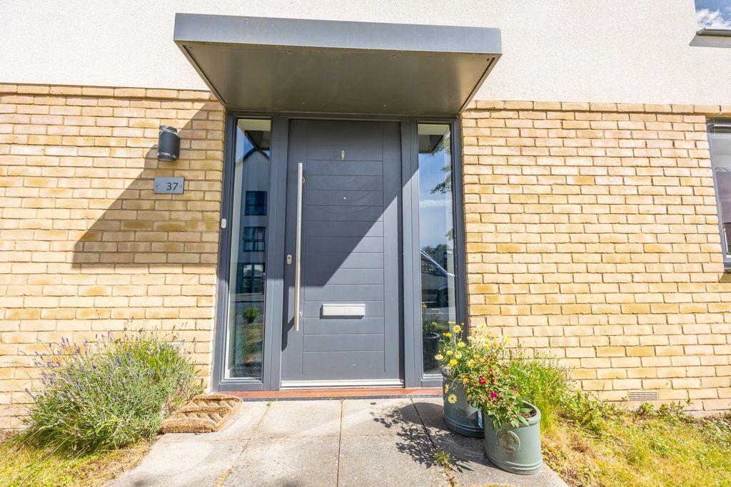Property photo 3 of 47