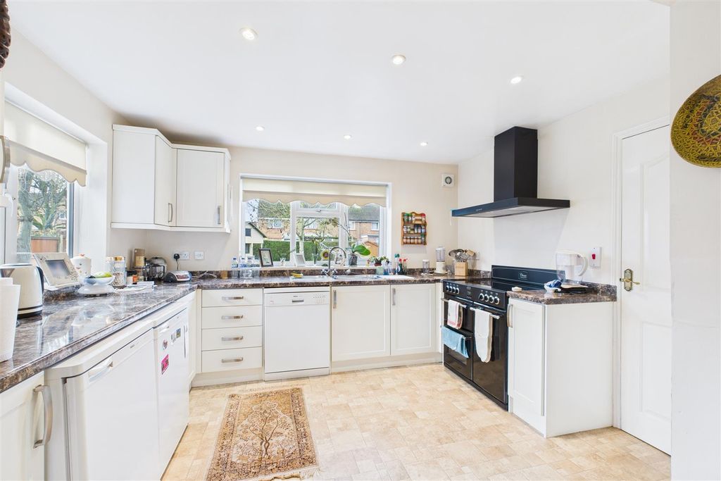 Property photo 2 of 14 Kitchen / Dining Room