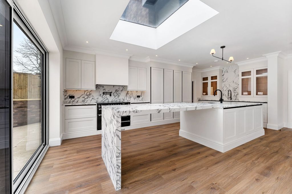 Property photo 3 of 46