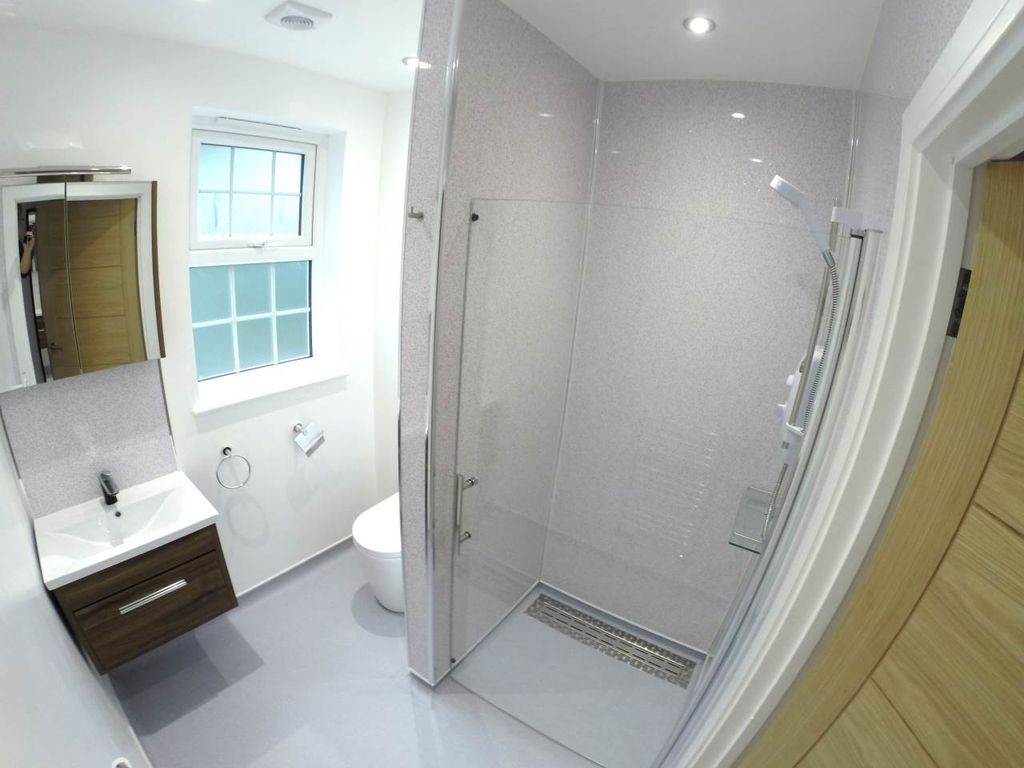 Property photo 3 of 4 Bathroom