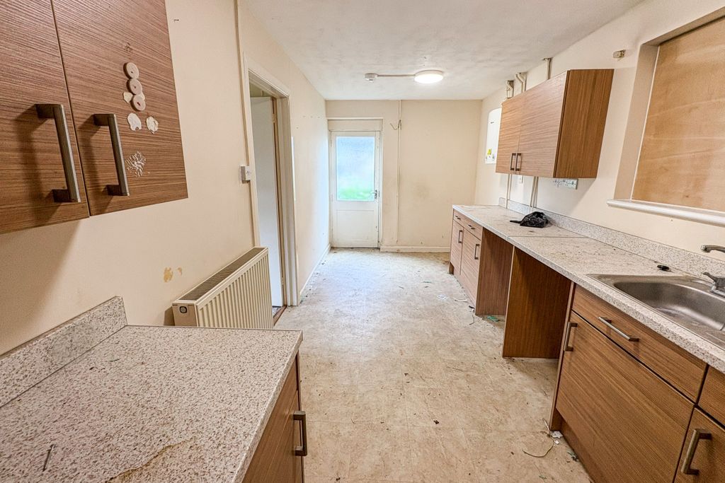 Property photo 3 of 12 35 Oaklands, Chippenham, Wiltshire, Sn15 1rd