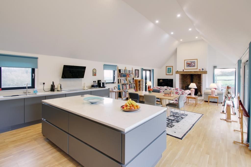 Property photo 2 of 8 Photo 2