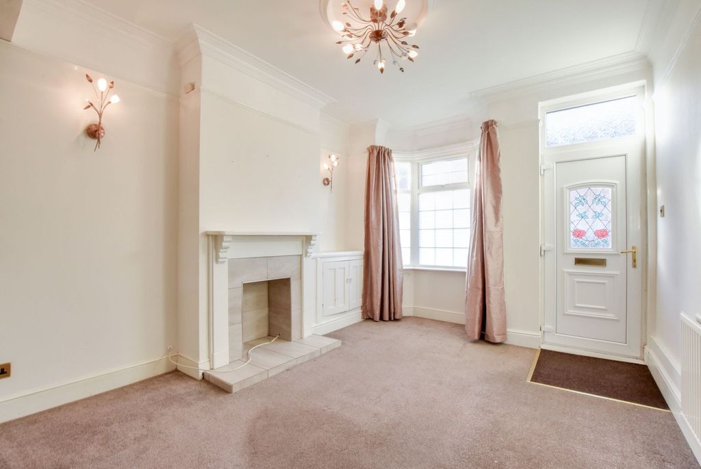 Property photo 2 of 25