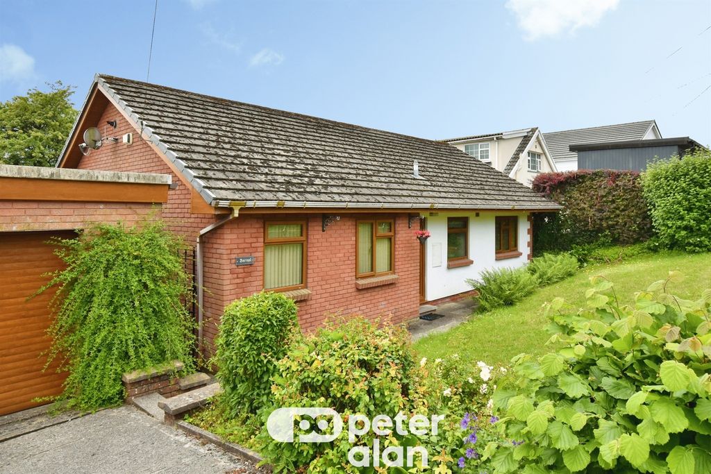 Property photo 2 of 20