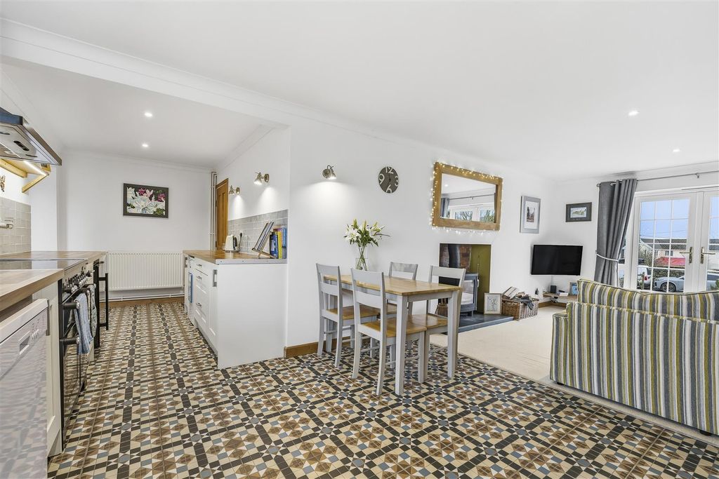 Property photo 2 of 29