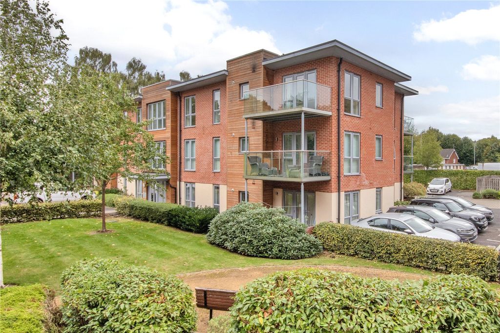 Property photo 1 of 11 Redwood Place