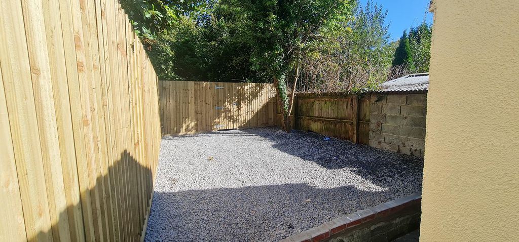 Property photo 2 of 11 Garden