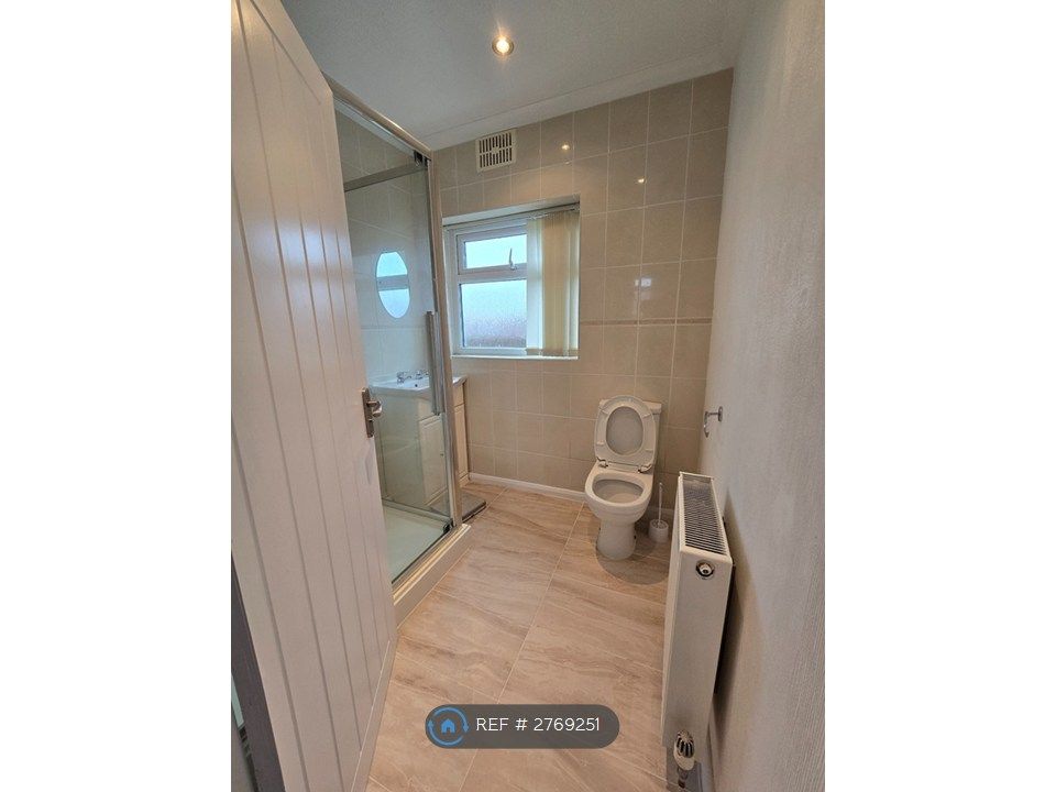 Property photo 3 of 5 Toilet 1