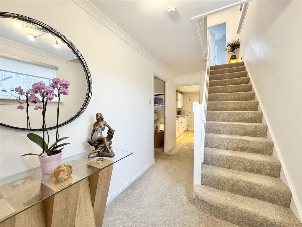 Property photo 2 of 24 Hall