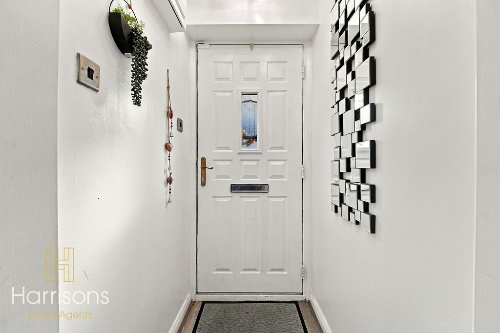 Property photo 2 of 21 5903242