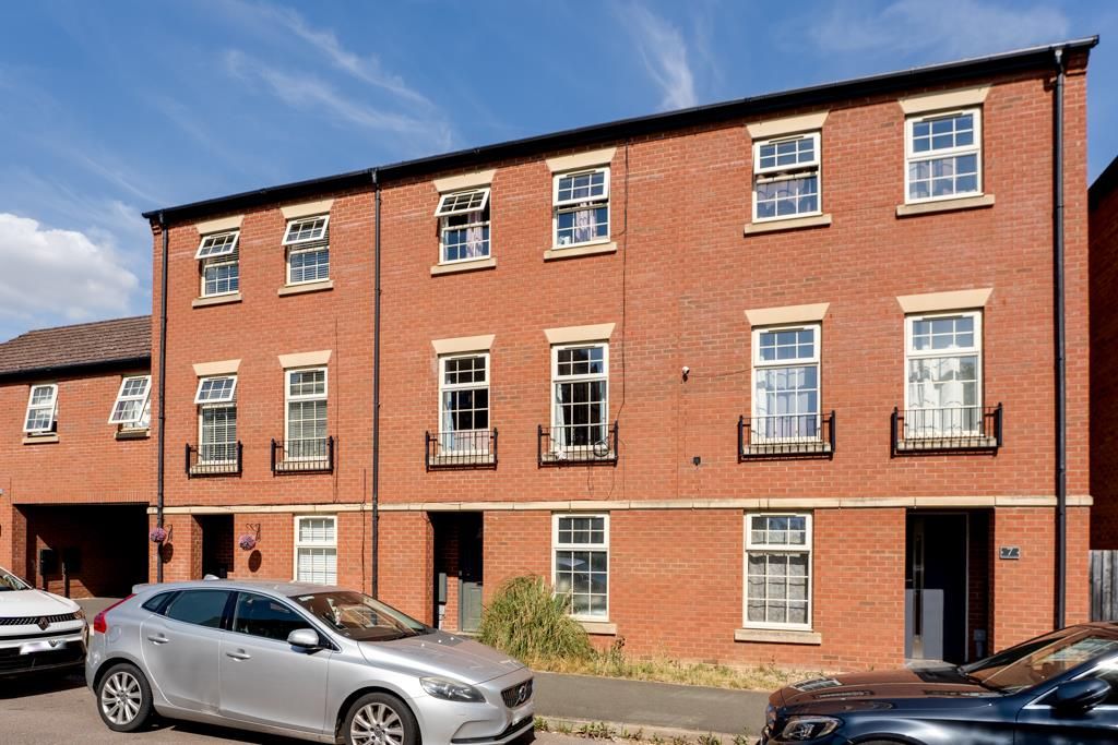 Property photo 1 of 28 5 Outfield Close, Great Oakley-2.Jpg