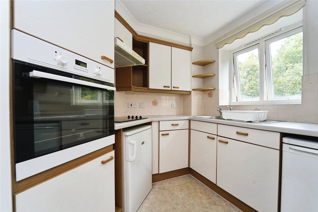 Property photo 3 of 14 Kitchen
