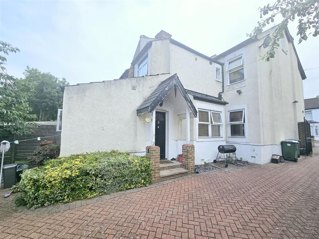 Property photo 1 of 8 Front