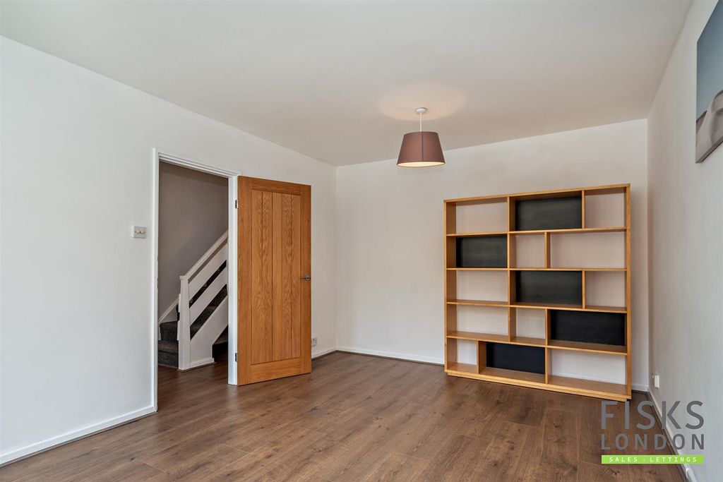 Property photo 3 of 15 8612422-Interior06-800.Jpg