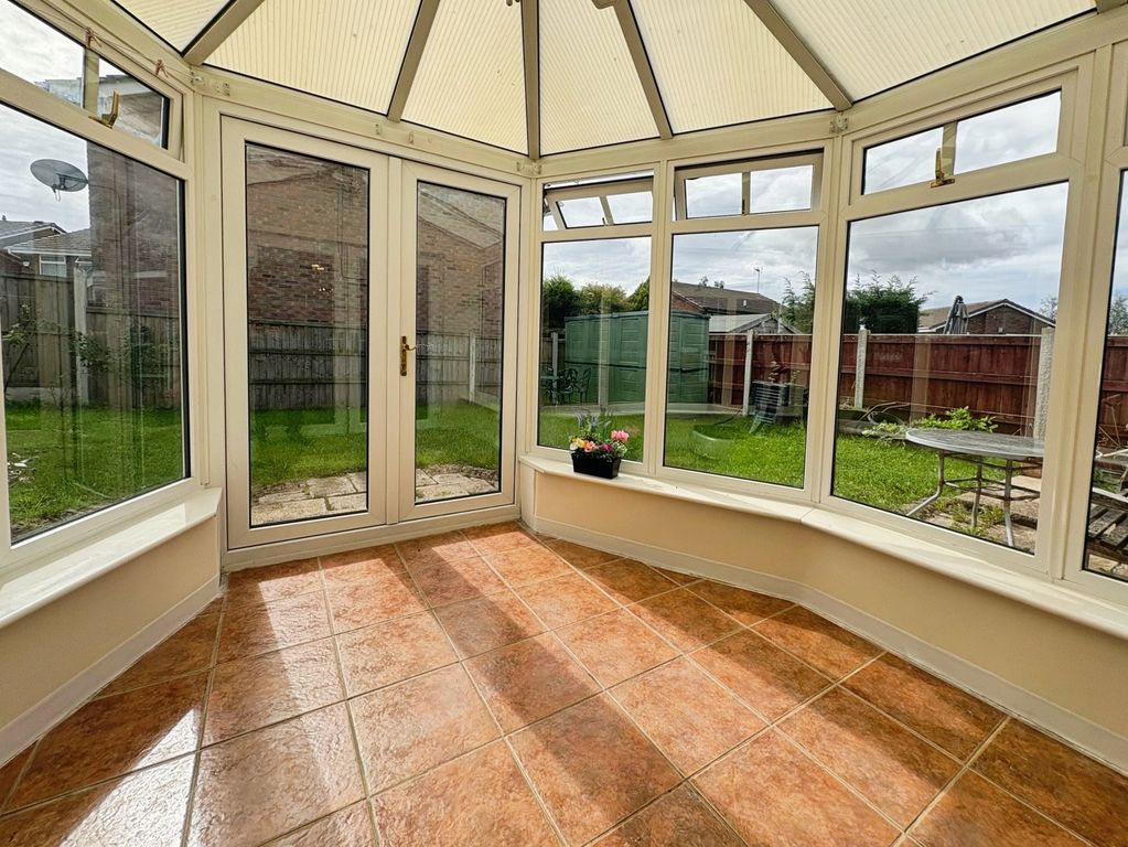 Property photo 2 of 13 Conservatory