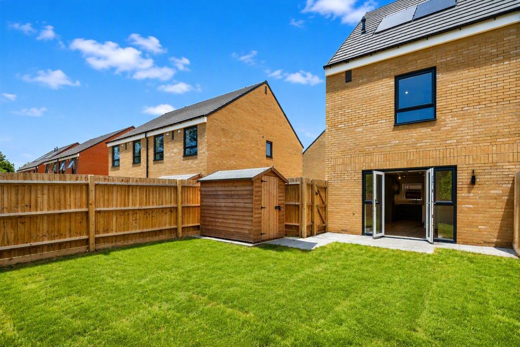 Property photo 2 of 17 Picture No. 15