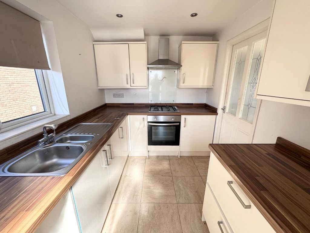 Property photo 3 of 15 Kitchen