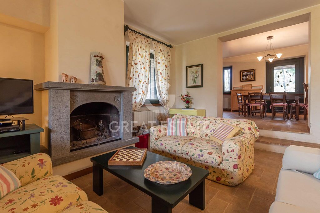 Property photo 2 of 38 Interiors