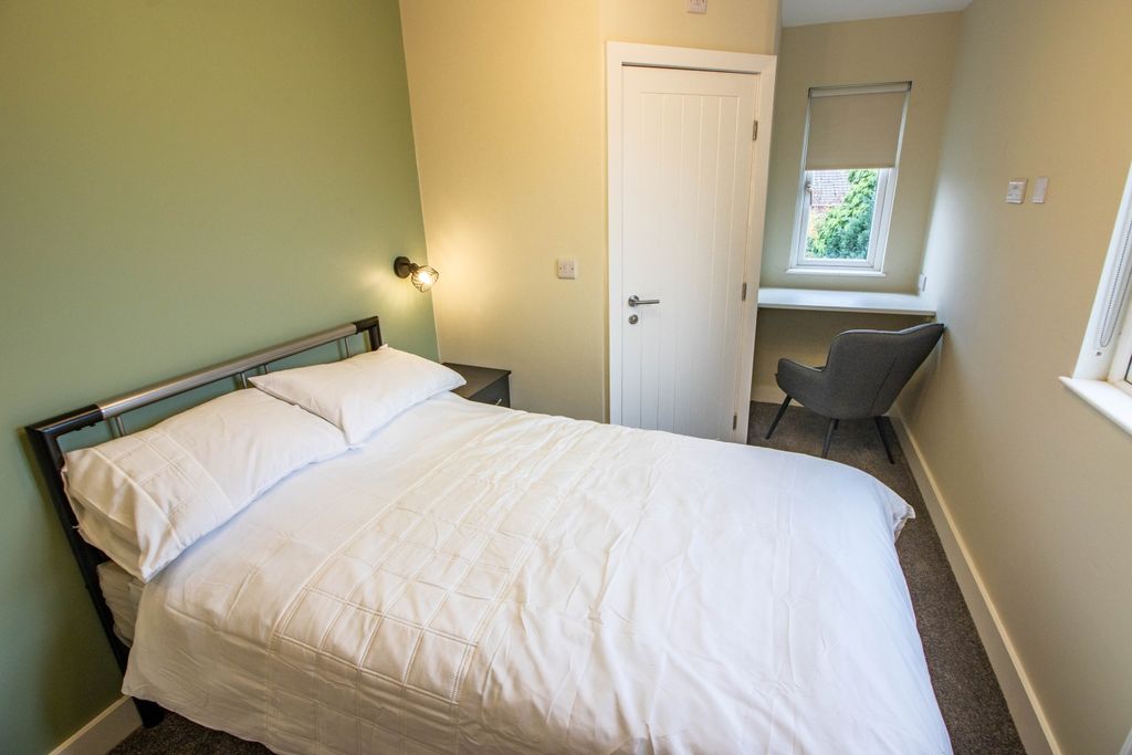 Property photo 1 of 6 E