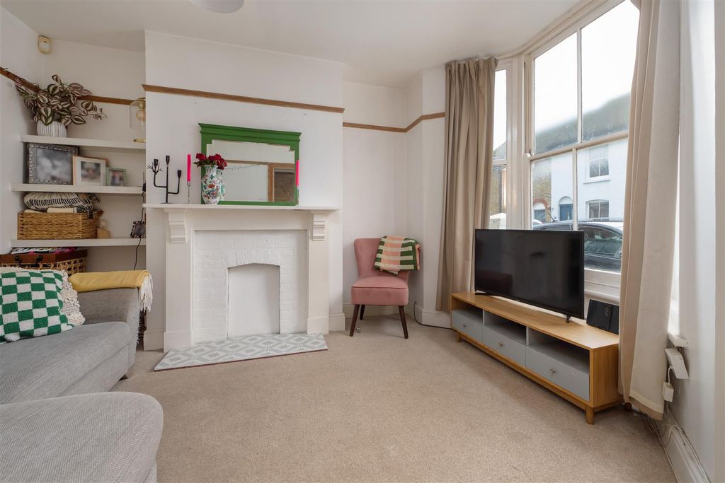 Property photo 3 of 12 Albert Street, Whitstable