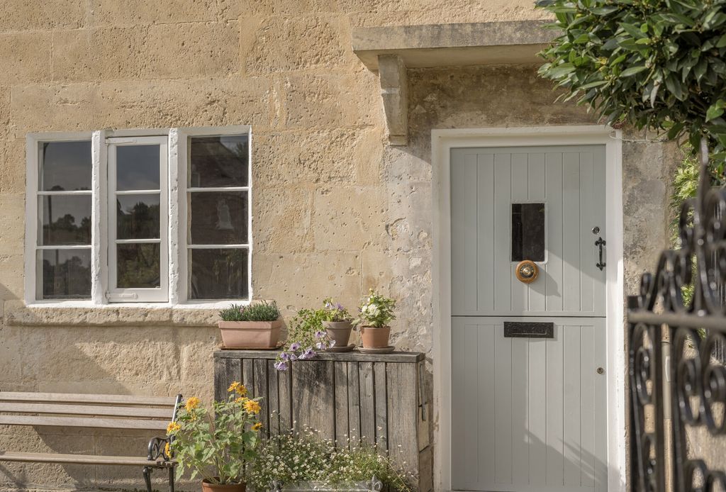 Property photo 1 of 18 Coronation Cottages